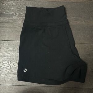 LULULEMON BLACK SHORTS.